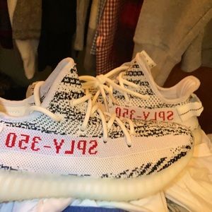 350 V2 YEEZY BOOST ALL SOLD OUT !!!! SELLING QUICK